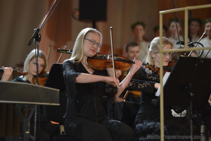 Lielajā ģildē kopā ar Latvijā iemīļotiem skatuves māksliniekiem izskanējis gada sirsnīgākais labdarības koncerts, kas veltīts talantīgu bērnu un jauni Lielajā ģildē kopā ar Latvijā iemīļotiem skatuves māksliniekiem izskanējis gada sirsnīgākais labdarības koncerts, kas veltīts talantīgu bērnu un jauni 110961
