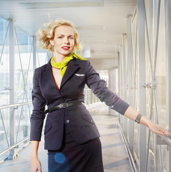 airBaltic prezentē 2014. gada kalendāru, kura atvērumos redzamas aviokompānijas darbinieces. Foto: Gatis Rozenfelds airBaltic prezentē 2014. gada kalendāru, kura atvērumos redzamas aviokompānijas darbinieces. Foto: Gatis Rozenfelds 111975