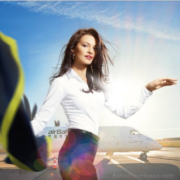 airBaltic prezentē 2014. gada kalendāru, kura atvērumos redzamas aviokompānijas darbinieces. Foto: Gatis Rozenfelds airBaltic prezentē 2014. gada kalendāru, kura atvērumos redzamas aviokompānijas darbinieces. Foto: Gatis Rozenfelds 111983