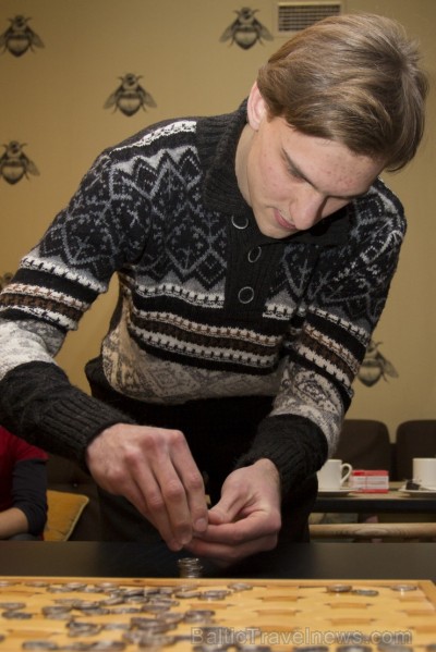Pēdējam dalībniekam izdodas uzcelt torni tuvu iepriekšējo dalībnieku rezultātiem, tomēr pēdējās sekundēs tornis sabrūk... Pēdējam dalībniekam izdodas uzcelt torni tuvu iepriekšējo dalībnieku rezultātiem, tomēr pēdējās sekundēs tornis sabrūk... 112493