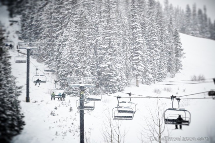 Kolorado Winter Park kūrorts sastāv no trīs savstarpēji savienotām kalnu virsotnēm : Winter Park, Mary Jane, and Vasquez Ridge Kolorado Winter Park kūrorts sastāv no trīs savstarpēji savienotām kalnu virsotnēm : Winter Park, Mary Jane, and Vasquez Ridge 113088