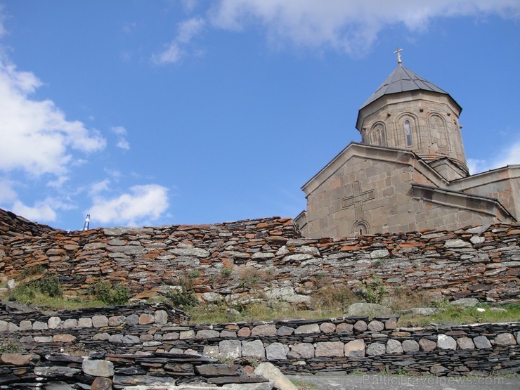 Svētais Trīsvienības klosteris pie Kazbegi. Vairāk informācijas par ceļojumu www.remirotravel.lv Svētais Trīsvienības klosteris pie Kazbegi. Vairāk informācijas par ceļojumu www.remirotravel.lv 113581