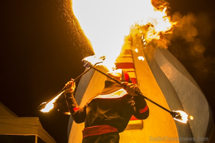 Vislielāko apmeklētāju uzmanību piesaistīja uguns šova meistars Dmitrijs Pudovs no projekta Fire Spirit Vislielāko apmeklētāju uzmanību piesaistīja uguns šova meistars Dmitrijs Pudovs no projekta Fire Spirit 113674