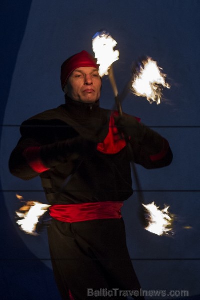 Vislielāko apmeklētāju uzmanību piesaistīja uguns šova meistars Dmitrijs Pudovs no projekta Fire Spirit Vislielāko apmeklētāju uzmanību piesaistīja uguns šova meistars Dmitrijs Pudovs no projekta Fire Spirit 113678