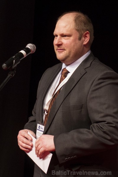 Uzvarētāju nominācijā «Tūrisma informācijas centra vadītājs 2013» paziņo TAVA direktors Armands Slokenbergs Uzvarētāju nominācijā «Tūrisma informācijas centra vadītājs 2013» paziņo TAVA direktors Armands Slokenbergs 114077