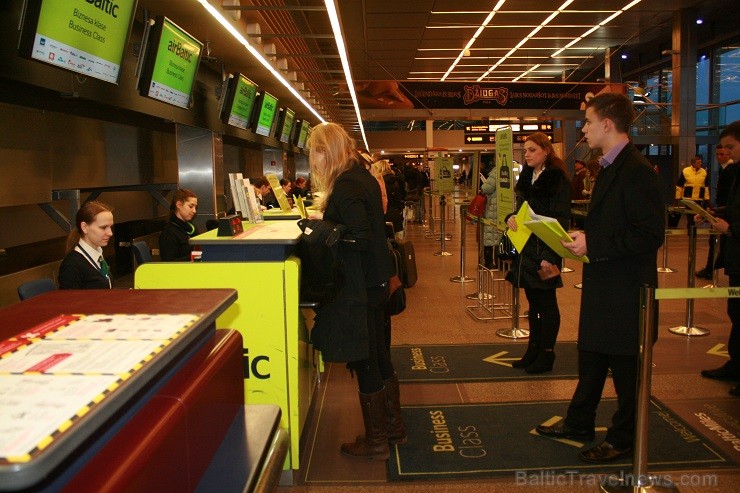 airBaltic profesionāļu darbam šodien seko līdzi jaunieši no dažādām Latvijas pilsētām - Daugavpils, Jelgavas, Valles, Rīgas un citām airBaltic profesionāļu darbam šodien seko līdzi jaunieši no dažādām Latvijas pilsētām - Daugavpils, Jelgavas, Valles, Rīgas un citām 114674