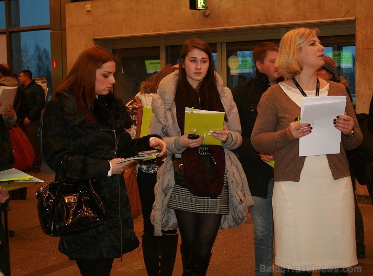 Aviokompānija airBaltic 12.02.2014 piedalījās Ēnu dienā un piedāvāja iespēju gandrīz 50 skolēniem ielūkoties tādu profesionāļu kā pilota, stjuarta, li Aviokompānija airBaltic 12.02.2014 piedalījās Ēnu dienā un piedāvāja iespēju gandrīz 50 skolēniem ielūkoties tādu profesionāļu kā pilota, stjuarta, li 114676