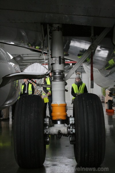 Aviokompānija airBaltic 12.02.2014 piedalījās Ēnu dienā un piedāvāja iespēju gandrīz 50 skolēniem ielūkoties tādu profesionāļu kā pilota, stjuarta, li Aviokompānija airBaltic 12.02.2014 piedalījās Ēnu dienā un piedāvāja iespēju gandrīz 50 skolēniem ielūkoties tādu profesionāļu kā pilota, stjuarta, li 114687