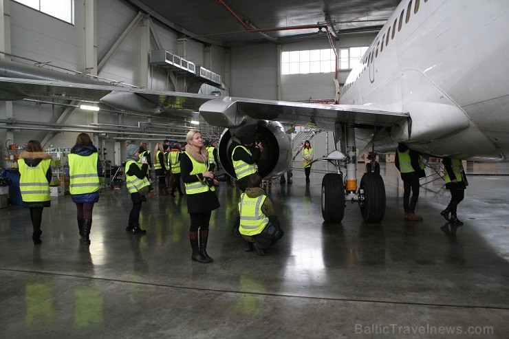 Aviokompānija airBaltic 12.02.2014 piedalījās Ēnu dienā un piedāvāja iespēju gandrīz 50 skolēniem ielūkoties tādu profesionāļu kā pilota, stjuarta, li Aviokompānija airBaltic 12.02.2014 piedalījās Ēnu dienā un piedāvāja iespēju gandrīz 50 skolēniem ielūkoties tādu profesionāļu kā pilota, stjuarta, li 114689