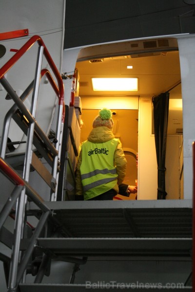 Aviokompānija airBaltic 12.02.2014 piedalījās Ēnu dienā un piedāvāja iespēju gandrīz 50 skolēniem ielūkoties tādu profesionāļu kā pilota, stjuarta, li Aviokompānija airBaltic 12.02.2014 piedalījās Ēnu dienā un piedāvāja iespēju gandrīz 50 skolēniem ielūkoties tādu profesionāļu kā pilota, stjuarta, li 114693