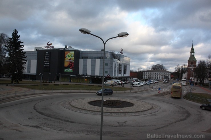 Valmieras pilsētas centrā kopš 2007. gada atrodas arī Latvijas lielākais reģionālais tirdzniecības centrs - Valmieras pilsētas centrā kopš 2007. gada atrodas arī Latvijas lielākais reģionālais tirdzniecības centrs -