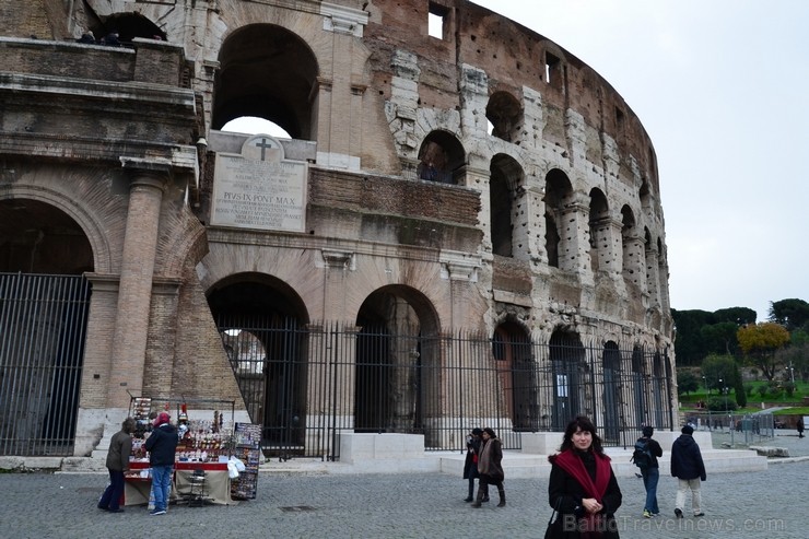Mūžīgās pilsētas mūžīgais simbols - Kolizejs. Kamēr pastāvēs Kolizejs, pastāvēs Roma, kamēr pastāvēs Roma, pastāvēs pasaule. 115229
