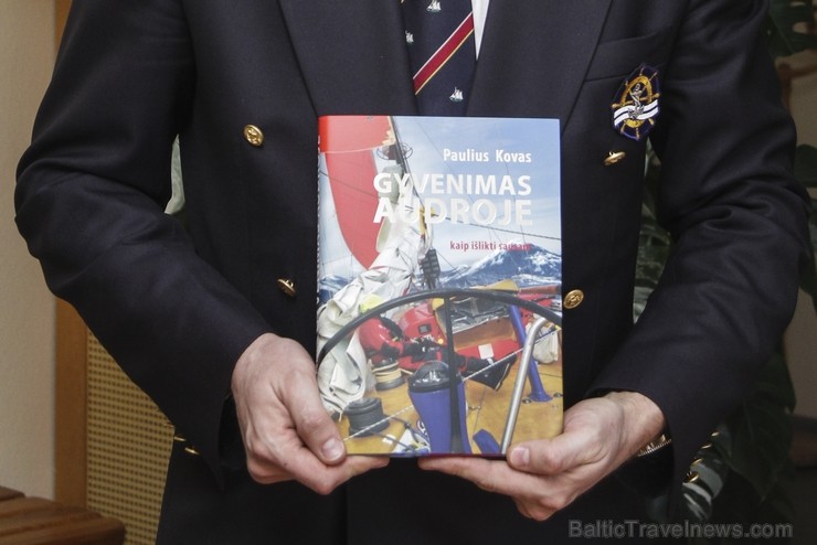Lietuvas neatkarības atjaunošanas dienā Rīgas Lietuviešu vidusskolā lietuviešu kapteinis Paulius Kovas prezentēja savu grāmatu Dzīve vētrā Lietuvas neatkarības atjaunošanas dienā Rīgas Lietuviešu vidusskolā lietuviešu kapteinis Paulius Kovas prezentēja savu grāmatu Dzīve vētrā 116776