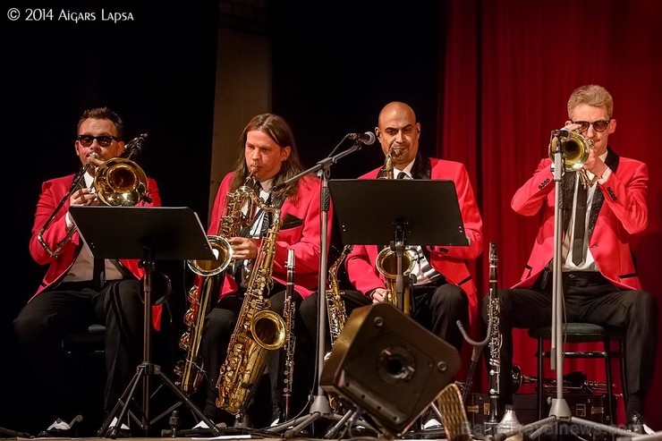 Pagājis gads kopš dzīvsepriecīgās rokenrola grupas Big Al & The Jokers dibināšanas, kuru grupa atzīmēja ar koncertu tūri pa Latvijas pilsētām. Pagājis gads kopš dzīvsepriecīgās rokenrola grupas Big Al & The Jokers dibināšanas, kuru grupa atzīmēja ar koncertu tūri pa Latvijas pilsētām. 118419