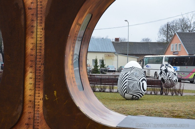 Šī gada pavasarī, sagaidot Lieldienas, Jēkabpils pilsētas noformējums tiek papildināts ar unikāliem vides objektiem olu formā Šī gada pavasarī, sagaidot Lieldienas, Jēkabpils pilsētas noformējums tiek papildināts ar unikāliem vides objektiem olu formā