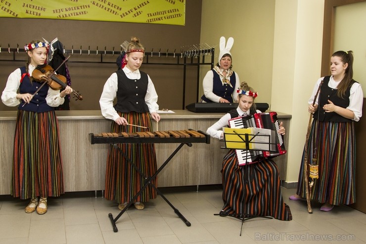 Limbažu bērnu un jauniešu centrā muzikāli sveicieni no dažādiem kolektīviem un radošā darbnīca, kur varēja pagatavot olu šūpulīšus, kā arī pušķot un k Limbažu bērnu un jauniešu centrā muzikāli sveicieni no dažādiem kolektīviem un radošā darbnīca, kur varēja pagatavot olu šūpulīšus, kā arī pušķot un k 119356