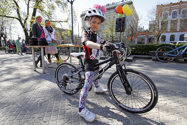 Ņemot vērā, ka izmaiņas skars visus satiksmes dalībniekus, aicina uz sapratni un savstarpēju cieņu visus – gan gājējus, gan velobraucējus, gan motobra Ņemot vērā, ka izmaiņas skars visus satiksmes dalībniekus, aicina uz sapratni un savstarpēju cieņu visus – gan gājējus, gan velobraucējus, gan motobra 119391