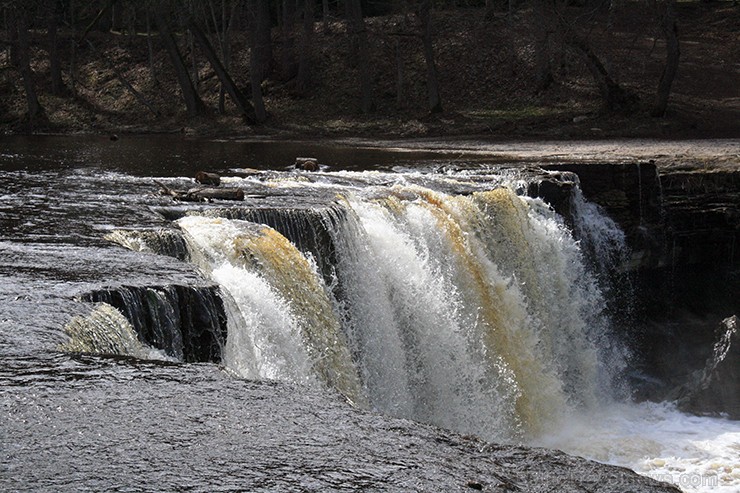 Keilas ūdenskritums ceļotājus piesaista visos gadalaikos un spēj ikvienu apburt gan ziemā, gan vasarā. Vairāk - www.visitestonia.com Keilas ūdenskritums ceļotājus piesaista visos gadalaikos un spēj ikvienu apburt gan ziemā, gan vasarā. Vairāk - www.visitestonia.com 119935