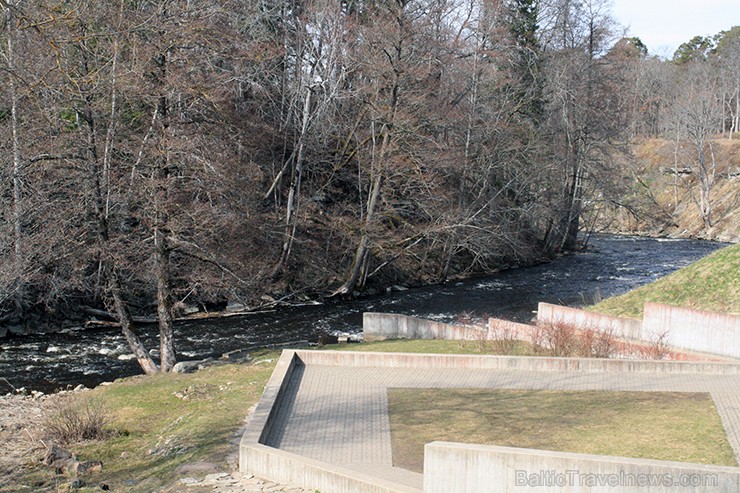 Keilas ūdenskritums ceļotājus piesaista visos gadalaikos un spēj ikvienu apburt gan ziemā, gan vasarā. Vairāk - www.visitestonia.com Keilas ūdenskritums ceļotājus piesaista visos gadalaikos un spēj ikvienu apburt gan ziemā, gan vasarā. Vairāk - www.visitestonia.com 119938