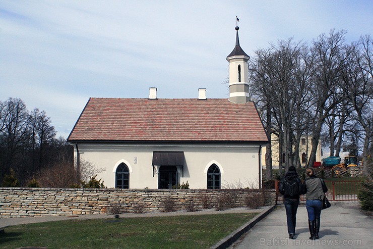 Keilas ūdenskritums ceļotājus piesaista visos gadalaikos un spēj ikvienu apburt gan ziemā, gan vasarā. Vairāk - www.visitestonia.com Keilas ūdenskritums ceļotājus piesaista visos gadalaikos un spēj ikvienu apburt gan ziemā, gan vasarā. Vairāk - www.visitestonia.com 119940