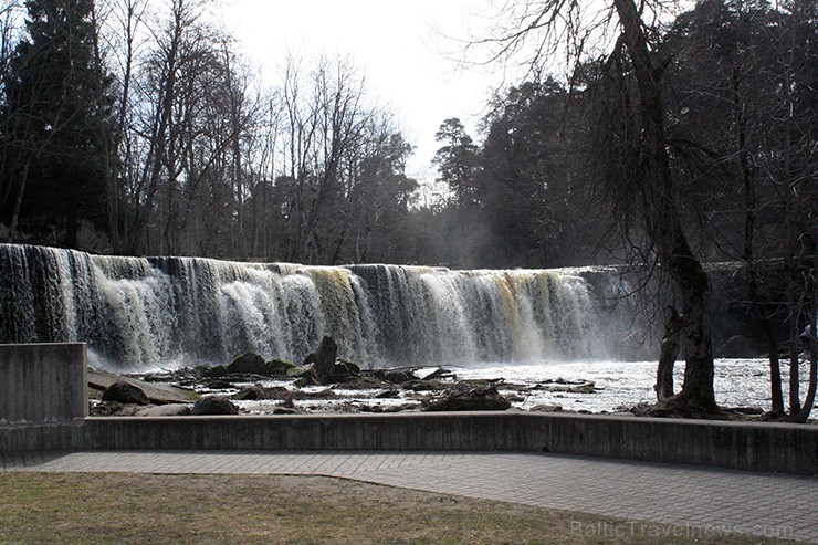 Keilas ūdenskritums ceļotājus piesaista visos gadalaikos un spēj ikvienu apburt gan ziemā, gan vasarā. Vairāk - www.visitestonia.com Keilas ūdenskritums ceļotājus piesaista visos gadalaikos un spēj ikvienu apburt gan ziemā, gan vasarā. Vairāk - www.visitestonia.com 119941