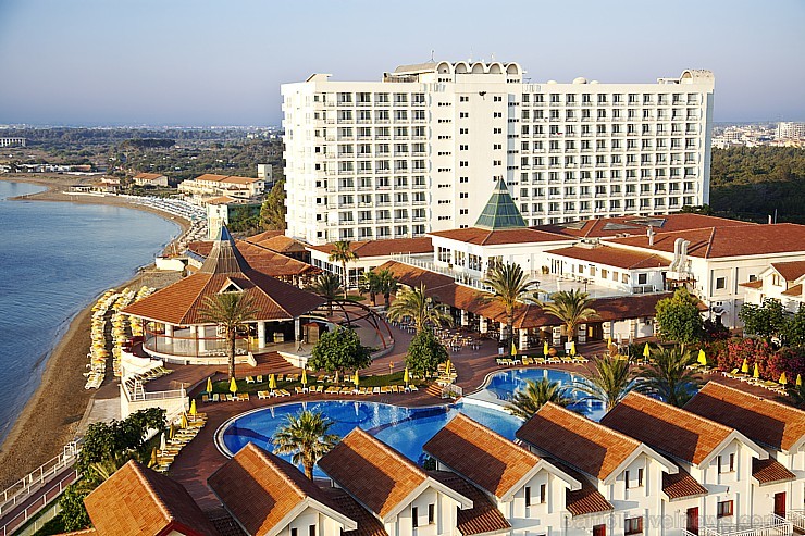 Salamis Bay Conti Resort pieczvaigžņu viesnīca atrodas uz 65 akru lielas zemes platības, ko ieskauj plaša, nepiesārņota daba un tīrs gaiss. Turpat bla Salamis Bay Conti Resort pieczvaigžņu viesnīca atrodas uz 65 akru lielas zemes platības, ko ieskauj plaša, nepiesārņota daba un tīrs gaiss. Turpat bla 121163