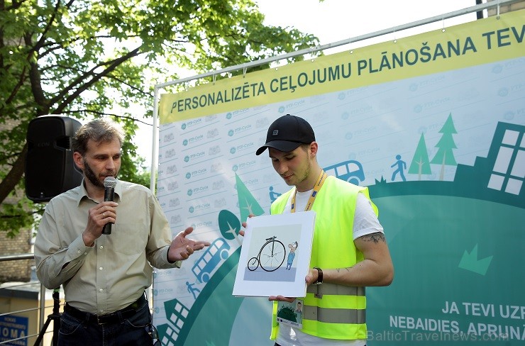 Romāns Meļņiks, stāstot par velobraukšanas priekšrocībām, akcentēja, ka palielinoties velobraucēju skaitam Rīgas ielās, arī pašvaldība aktīvāk strādā Romāns Meļņiks, stāstot par velobraukšanas priekšrocībām, akcentēja, ka palielinoties velobraucēju skaitam Rīgas ielās, arī pašvaldība aktīvāk strādā 122816