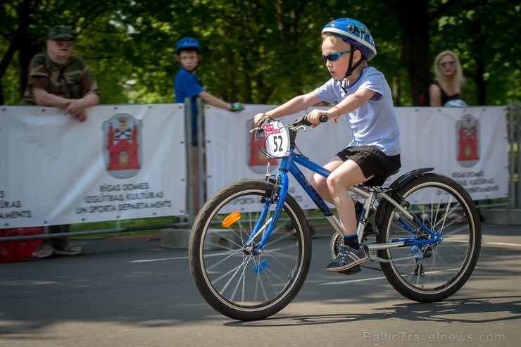 25. maijā Rīgā, Uzvaras parkā norisinājās Rīgas bērnu mini velomaratons, kurā piedalījušies teju 300 mazie riteņbraucēji vecumā no 3 līdz 11 gadiem 25. maijā Rīgā, Uzvaras parkā norisinājās Rīgas bērnu mini velomaratons, kurā piedalījušies teju 300 mazie riteņbraucēji vecumā no 3 līdz 11 gadiem 123016
