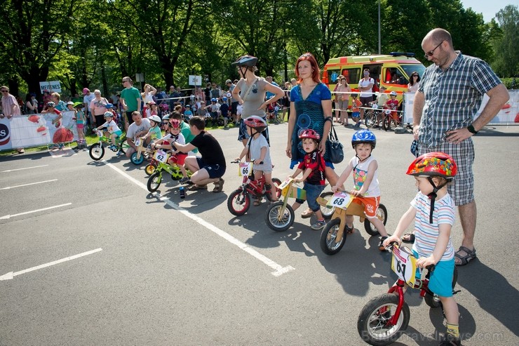 25. maijā Rīgā, Uzvaras parkā norisinājās Rīgas bērnu mini velomaratons, kurā piedalījušies teju 300 mazie riteņbraucēji vecumā no 3 līdz 11 gadiem 25. maijā Rīgā, Uzvaras parkā norisinājās Rīgas bērnu mini velomaratons, kurā piedalījušies teju 300 mazie riteņbraucēji vecumā no 3 līdz 11 gadiem 123029