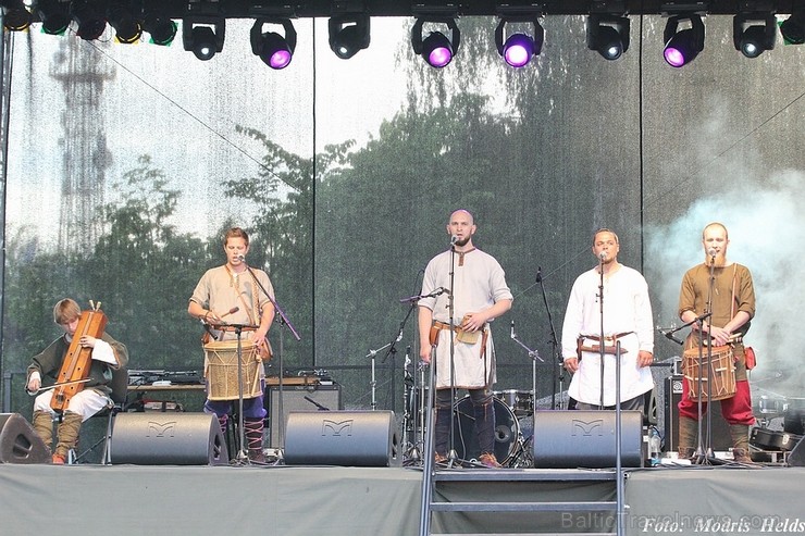 Aizvadītajā nedēļas nogalē Liepājas ostas promenādē norisinājās «Līvas ciema svētki», kuru ietvaros notika tautas mūzikas festivāls «Līvas upe», kas p Aizvadītajā nedēļas nogalē Liepājas ostas promenādē norisinājās «Līvas ciema svētki», kuru ietvaros notika tautas mūzikas festivāls «Līvas upe», kas p 123046