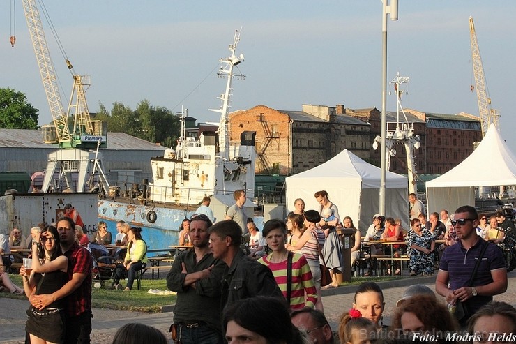 Aizvadītajā nedēļas nogalē Liepājas ostas promenādē norisinājās «Līvas ciema svētki», kuru ietvaros notika tautas mūzikas festivāls «Līvas upe», kas p Aizvadītajā nedēļas nogalē Liepājas ostas promenādē norisinājās «Līvas ciema svētki», kuru ietvaros notika tautas mūzikas festivāls «Līvas upe», kas p 123047