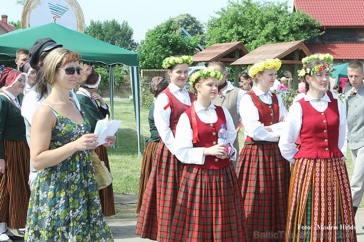 Aizvadītajā nedēļas nogalē Liepājas ostas promenādē norisinājās «Līvas ciema svētki», kuru ietvaros notika tautas mūzikas festivāls «Līvas upe», kas p Aizvadītajā nedēļas nogalē Liepājas ostas promenādē norisinājās «Līvas ciema svētki», kuru ietvaros notika tautas mūzikas festivāls «Līvas upe», kas p 123054