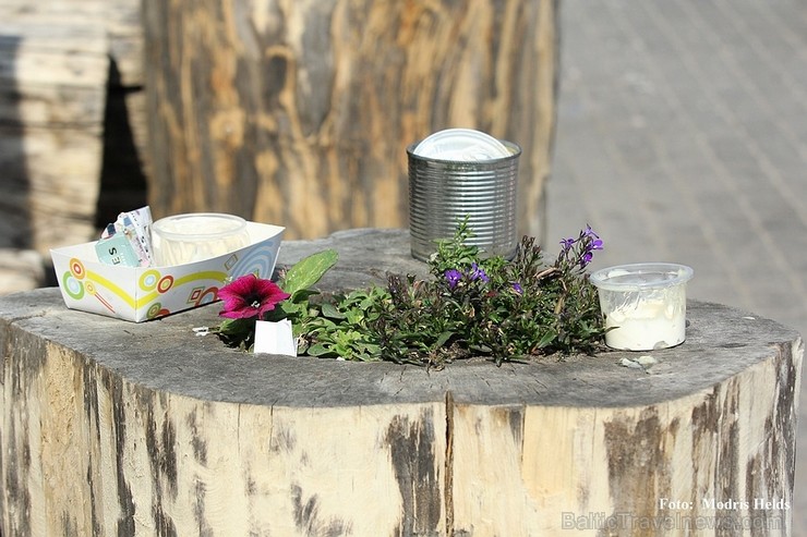 Aizvadītajā nedēļas nogalē Liepājas ostas promenādē norisinājās «Līvas ciema svētki», kuru ietvaros notika tautas mūzikas festivāls «Līvas upe», kas p Aizvadītajā nedēļas nogalē Liepājas ostas promenādē norisinājās «Līvas ciema svētki», kuru ietvaros notika tautas mūzikas festivāls «Līvas upe», kas p 123055