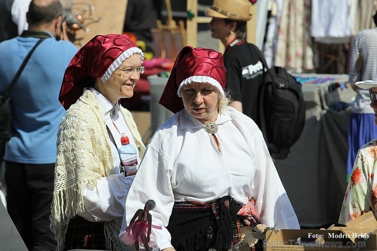 Aizvadītajā nedēļas nogalē Liepājas ostas promenādē norisinājās «Līvas ciema svētki», kuru ietvaros notika tautas mūzikas festivāls «Līvas upe», kas p Aizvadītajā nedēļas nogalē Liepājas ostas promenādē norisinājās «Līvas ciema svētki», kuru ietvaros notika tautas mūzikas festivāls «Līvas upe», kas p 123058