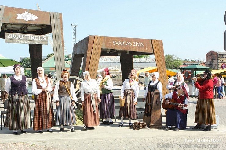 Aizvadītajā nedēļas nogalē Liepājas ostas promenādē norisinājās «Līvas ciema svētki», kuru ietvaros notika tautas mūzikas festivāls «Līvas upe», kas p Aizvadītajā nedēļas nogalē Liepājas ostas promenādē norisinājās «Līvas ciema svētki», kuru ietvaros notika tautas mūzikas festivāls «Līvas upe», kas p 123060