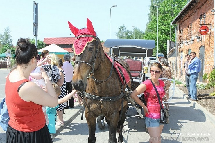 Aizvadītajā nedēļas nogalē Liepājas ostas promenādē norisinājās «Līvas ciema svētki», kuru ietvaros notika tautas mūzikas festivāls «Līvas upe», kas p Aizvadītajā nedēļas nogalē Liepājas ostas promenādē norisinājās «Līvas ciema svētki», kuru ietvaros notika tautas mūzikas festivāls «Līvas upe», kas p 123061