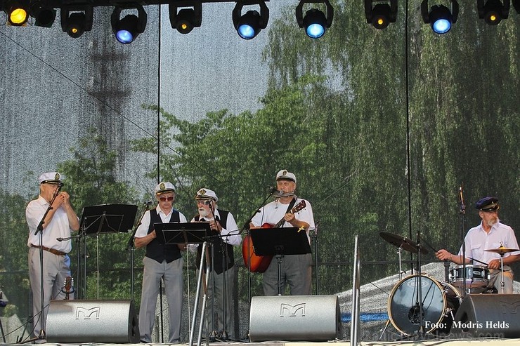 Aizvadītajā nedēļas nogalē Liepājas ostas promenādē norisinājās «Līvas ciema svētki», kuru ietvaros notika tautas mūzikas festivāls «Līvas upe», kas p Aizvadītajā nedēļas nogalē Liepājas ostas promenādē norisinājās «Līvas ciema svētki», kuru ietvaros notika tautas mūzikas festivāls «Līvas upe», kas p 123068