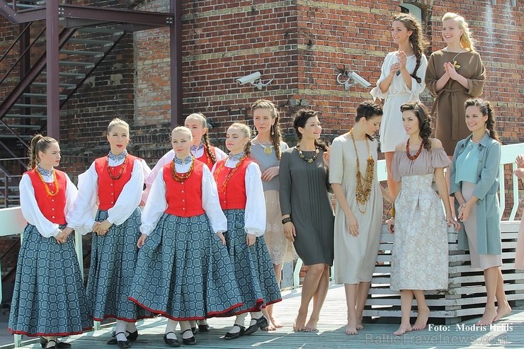 Aizvadītajā nedēļas nogalē Liepājas ostas promenādē norisinājās «Līvas ciema svētki», kuru ietvaros notika tautas mūzikas festivāls «Līvas upe», kas p Aizvadītajā nedēļas nogalē Liepājas ostas promenādē norisinājās «Līvas ciema svētki», kuru ietvaros notika tautas mūzikas festivāls «Līvas upe», kas p 123074