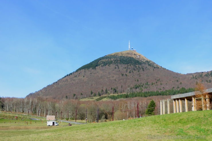 Travelnews.lv dodas iepazīt Francijas slaveno Puy de Dome virsotni ar 80 vulkāniem www.panoramiquedesdomes.fr Travelnews.lv dodas iepazīt Francijas slaveno Puy de Dome virsotni ar 80 vulkāniem www.panoramiquedesdomes.fr 125293