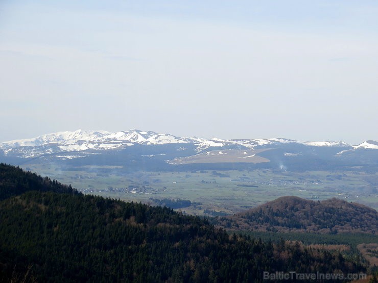 Travelnews.lv dodas iepazīt Francijas slaveno Puy de Dome virsotni ar 80 vulkāniem www.panoramiquedesdomes.fr Travelnews.lv dodas iepazīt Francijas slaveno Puy de Dome virsotni ar 80 vulkāniem www.panoramiquedesdomes.fr 125297