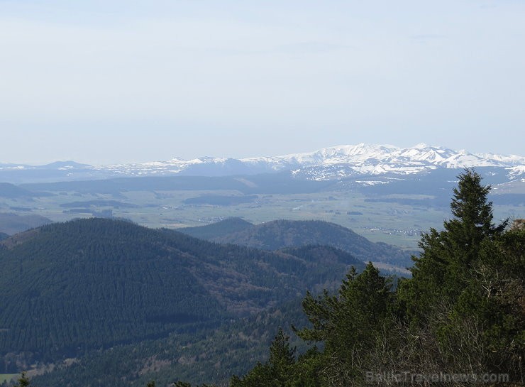 Travelnews.lv dodas iepazīt Francijas slaveno Puy de Dome virsotni ar 80 vulkāniem www.panoramiquedesdomes.fr Travelnews.lv dodas iepazīt Francijas slaveno Puy de Dome virsotni ar 80 vulkāniem www.panoramiquedesdomes.fr 125303
