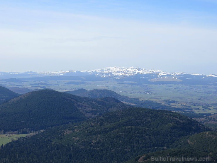 Travelnews.lv dodas iepazīt Francijas slaveno Puy de Dome virsotni ar 80 vulkāniem www.panoramiquedesdomes.fr 125305