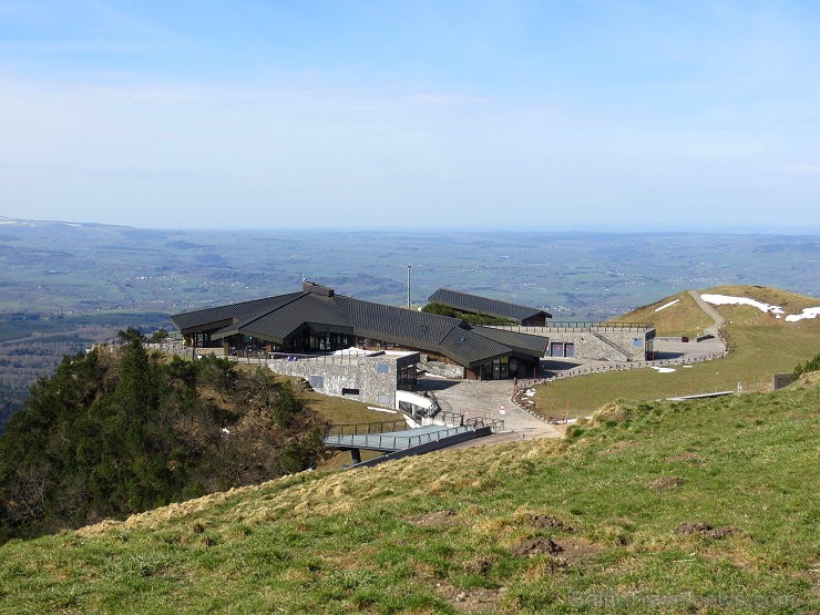 Travelnews.lv dodas iepazīt Francijas slaveno Puy de Dome virsotni ar 80 vulkāniem www.panoramiquedesdomes.fr Travelnews.lv dodas iepazīt Francijas slaveno Puy de Dome virsotni ar 80 vulkāniem www.panoramiquedesdomes.fr 125306