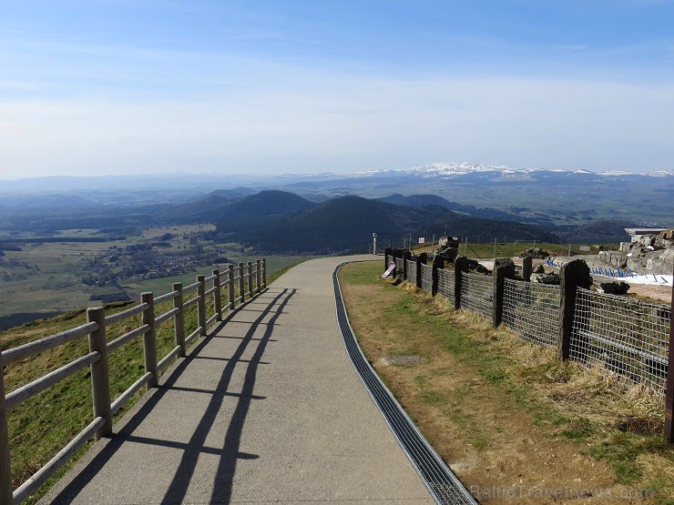 Travelnews.lv dodas iepazīt Francijas slaveno Puy de Dome virsotni ar 80 vulkāniem www.panoramiquedesdomes.fr Travelnews.lv dodas iepazīt Francijas slaveno Puy de Dome virsotni ar 80 vulkāniem www.panoramiquedesdomes.fr 125307