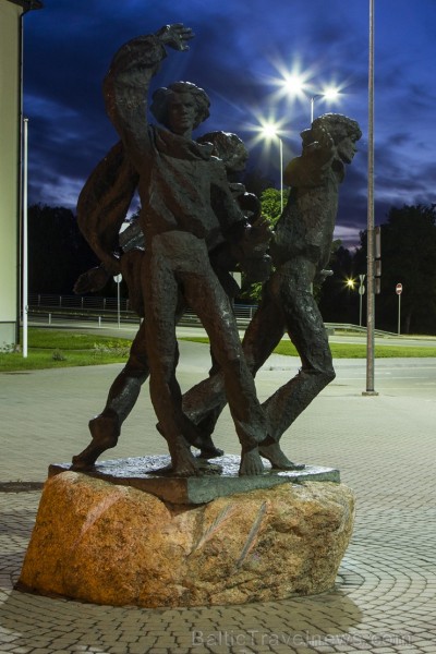 Valmiera ir viena no senākajām Latvijas pilsētām, Hanzas savienības locekle, šobrīd Vidzemes plānošanas reģiona lielākā pilsēta Valmiera ir viena no senākajām Latvijas pilsētām, Hanzas savienības locekle, šobrīd Vidzemes plānošanas reģiona lielākā pilsēta 125323