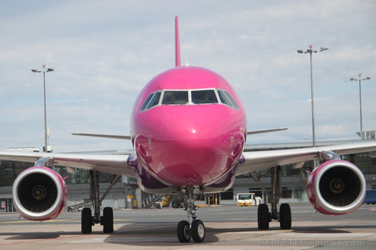 Ungāru zemo izmaksu lidsabiedrības «Wizz Air» lidmašīna «Airbus A320» tagad (19.06.2014) bāzēsies starptautiskajā lidostā «Rīga» Ungāru zemo izmaksu lidsabiedrības «Wizz Air» lidmašīna «Airbus A320» tagad (19.06.2014) bāzēsies starptautiskajā lidostā «Rīga» 125629