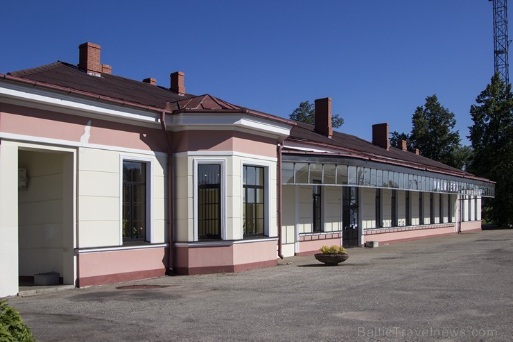 1919. gadā stacija juridiski apvienota ar platsliežu staciju. Sākotnēji vagonu pārkraušana veikta tagadējā Stacijas laukumā 1919. gadā stacija juridiski apvienota ar platsliežu staciju. Sākotnēji vagonu pārkraušana veikta tagadējā Stacijas laukumā 128079