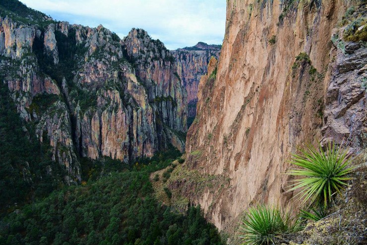 Vara kanjona statistika runā pati par sevi- vēl dziļāks par Grand Canyon, vietām pārsniedzot 1800 metrus dziļumā, un četras reizes lielāks par slavenā Vara kanjona statistika runā pati par sevi- vēl dziļāks par Grand Canyon, vietām pārsniedzot 1800 metrus dziļumā, un četras reizes lielāks par slavenā 128392