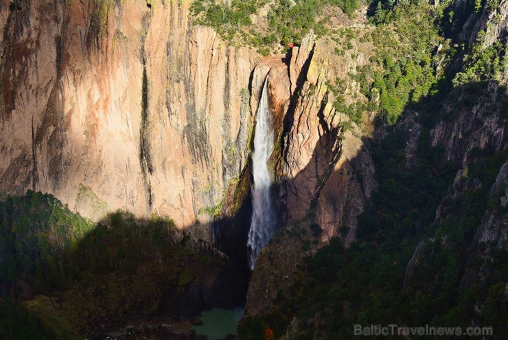 Barranca de Candamena kanjonu ir izgrauzis Meksikas augstākais ūdenskritums - 246 metrus augstais Cascada de Basaseachi. Barranca de Candamena kanjonu ir izgrauzis Meksikas augstākais ūdenskritums - 246 metrus augstais Cascada de Basaseachi. 128395