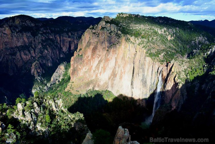Barranca de Candamena kanjons un Cascada de Basaseachi ūdenskritums. 128406